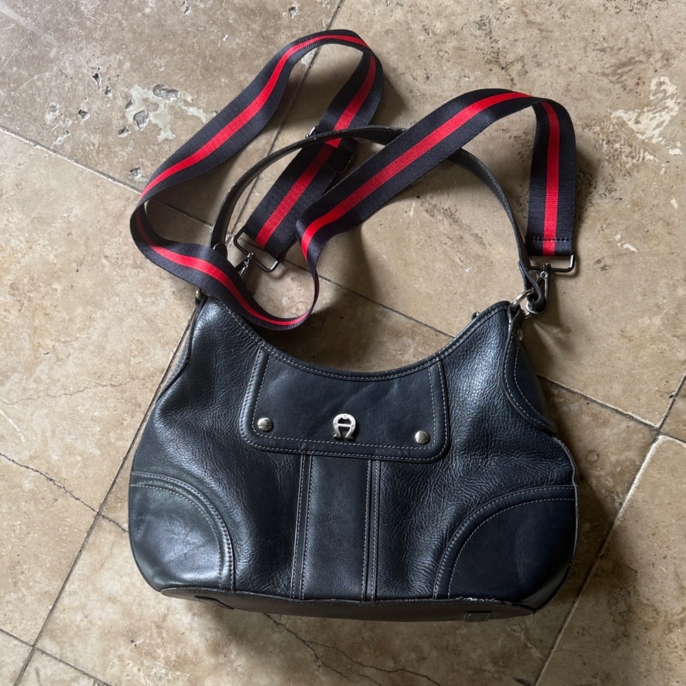 ETIENNE AIGNER ladies, black, leather handbag, preowned good condition clean